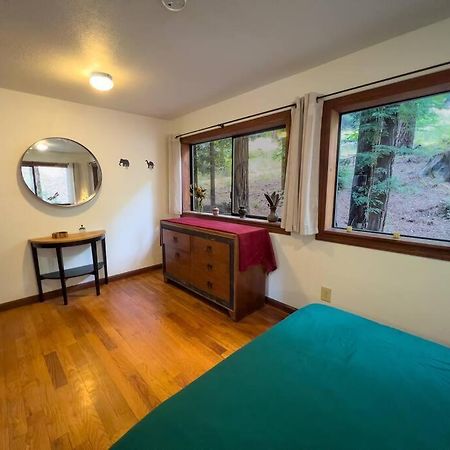Apartmán Little House In The Redwoods With A Hot Tub! Garberville Exteriér fotografie