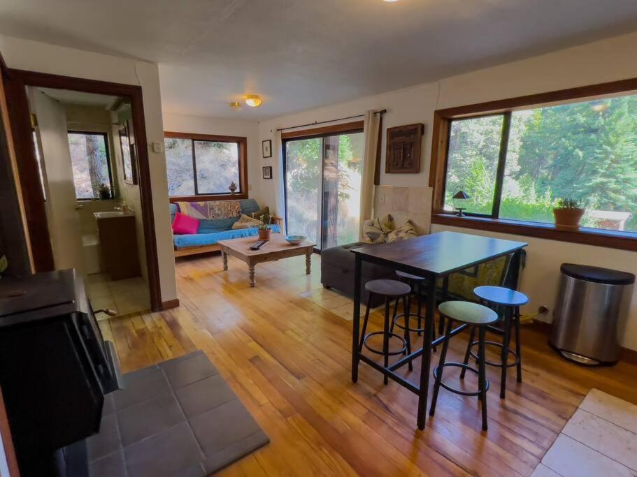 Apartmán Little House In The Redwoods With A Hot Tub! Garberville Exteriér fotografie