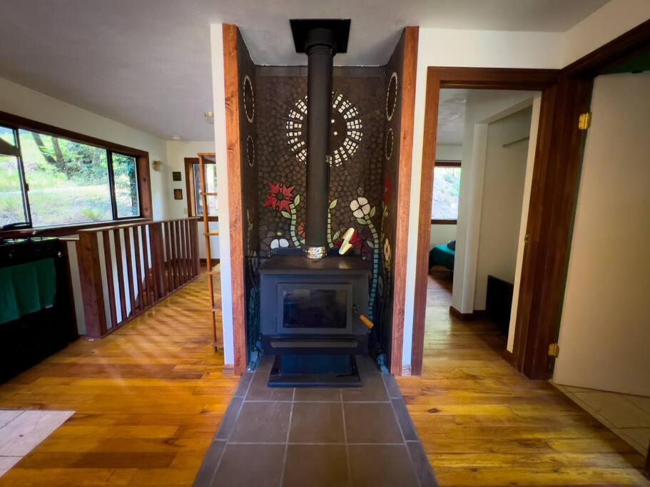 Apartmán Little House In The Redwoods With A Hot Tub! Garberville Exteriér fotografie
